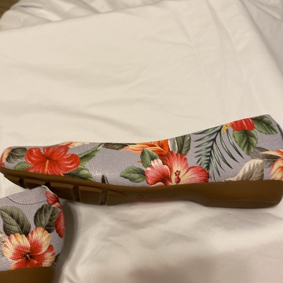Modare Floral Flats - Picture 7 of 13